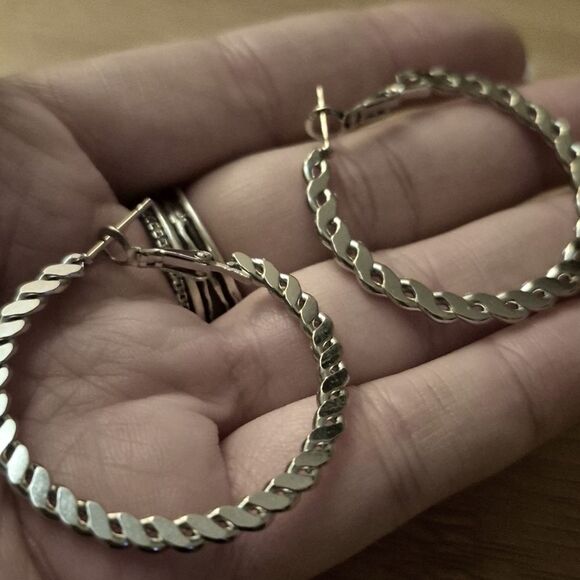 💲6️⃣ Bundled ✔ Retro Playful Silver Flat Braided Hoop Earrings Hinge Closure 2" - Picture 4 of 7